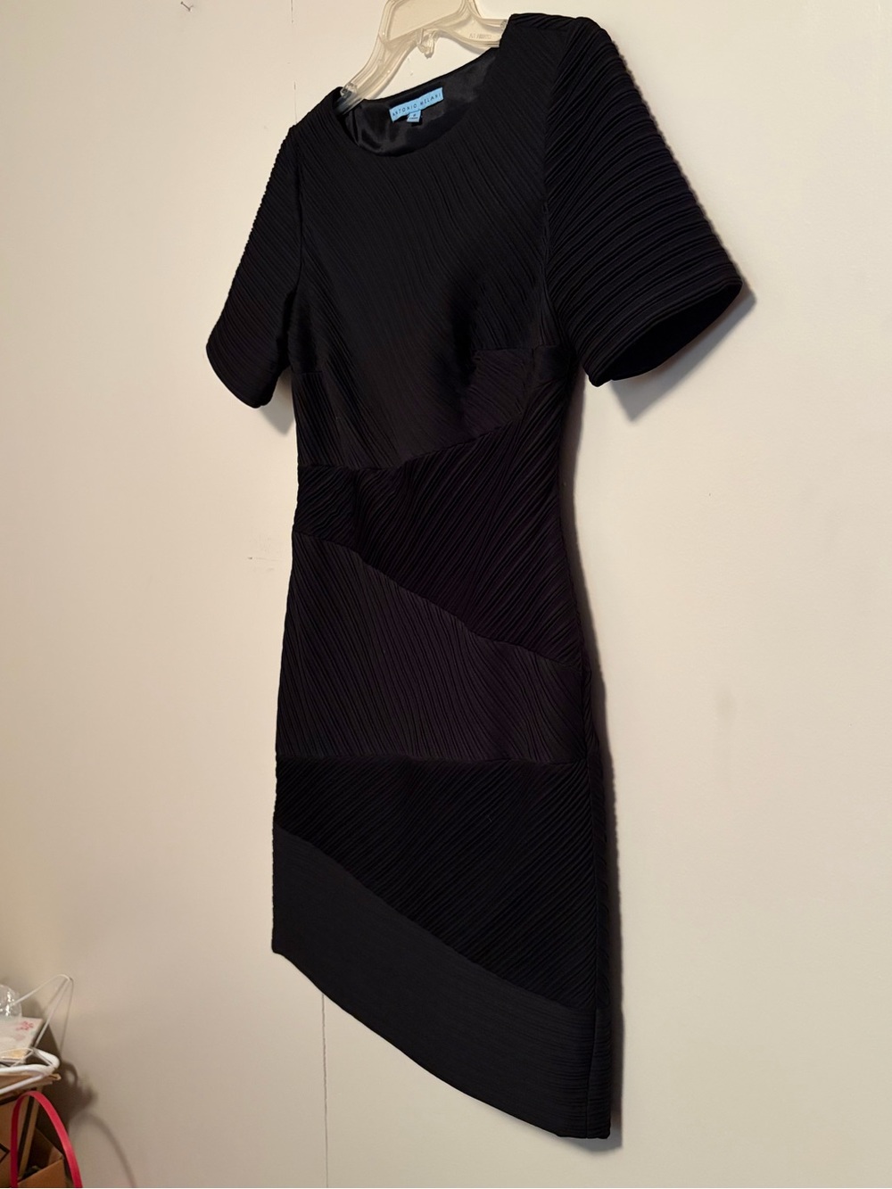 ANTONIO MELANI Black Textured Short Sleeve Sheath Dress - Picture 4 of 9